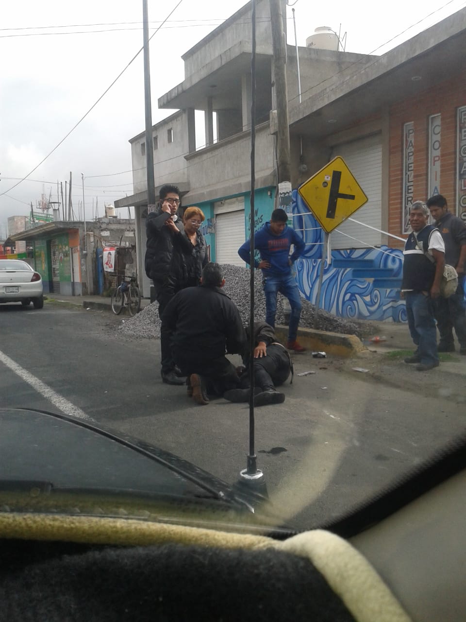 Conductor arrolla a peatón en Acuitlapilco